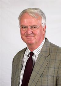 Profile image for Councillor Tom de Winton